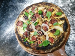 pizza poire figue pesto roquette3