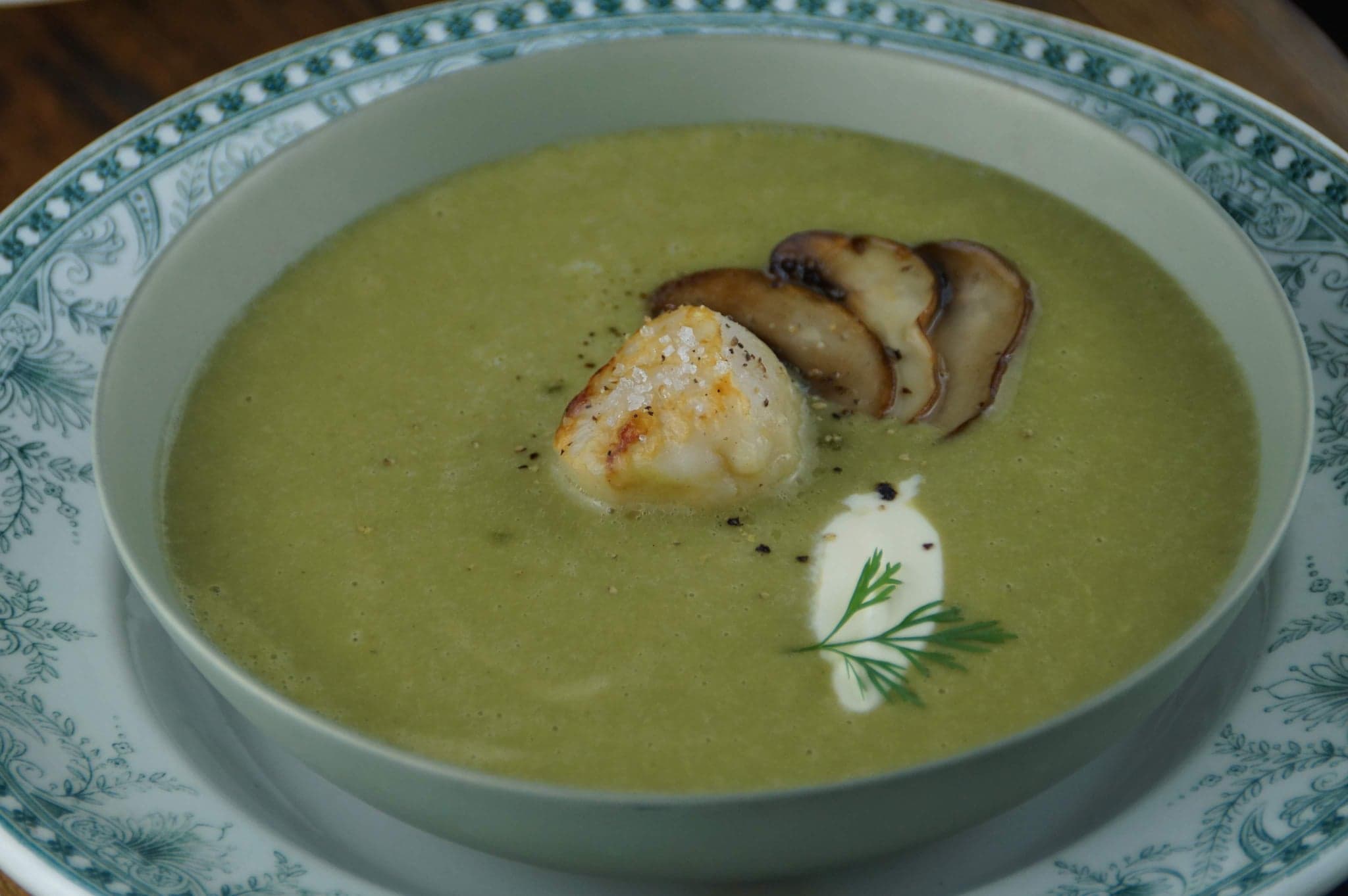 Velouté poireaux pommes de terre, St jacques et champignons - Chef Luc
